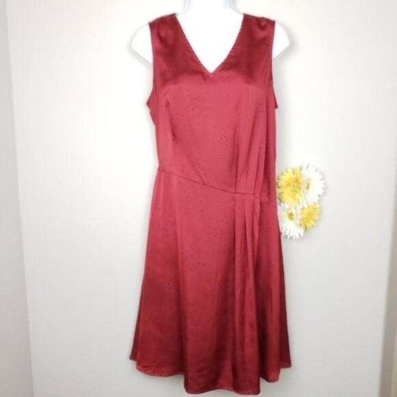 August 1 Eight v-neck asymmetrical tuck satin dress size medium - Picture 3 of 15